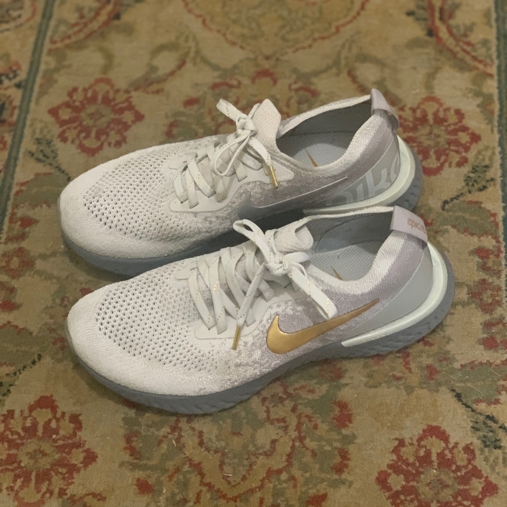 Nike Womens Epic React Flyknit - Vast Grey Metallic Gold Size 8